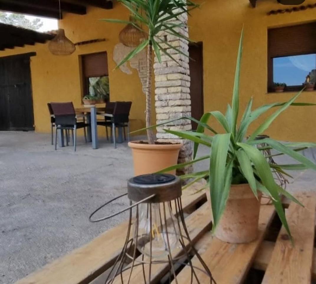 Casa con vistas, piscina y animales de granja, LA CASETA Tarragona Exterior foto